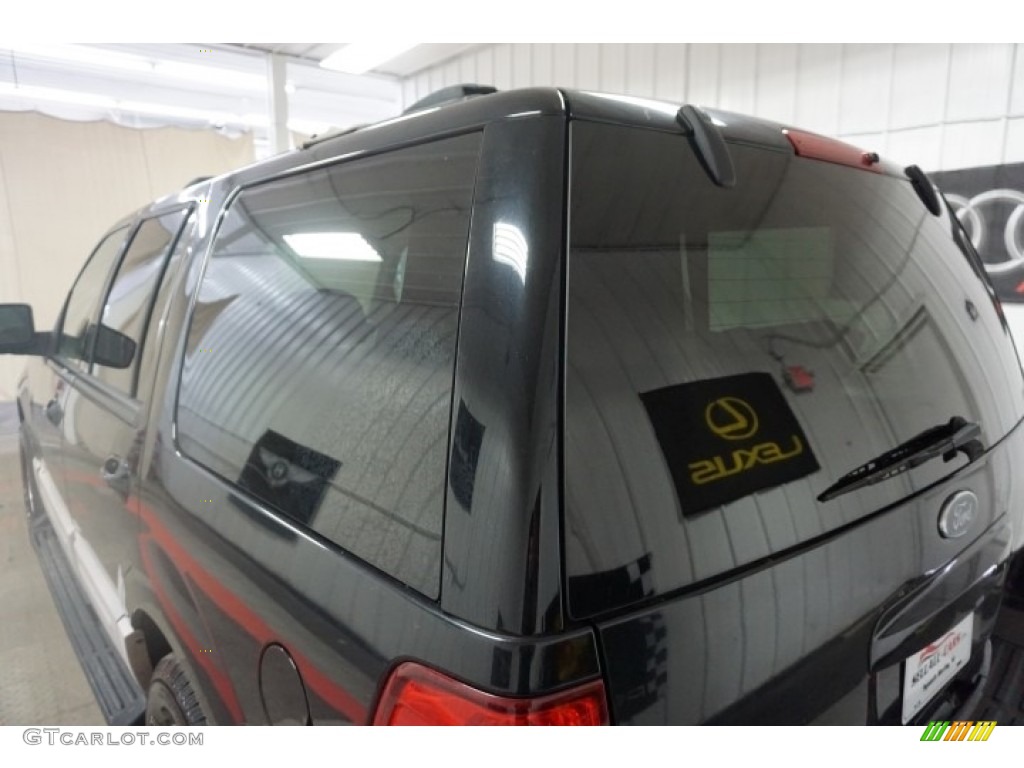 2003 Expedition XLT 4x4 - Black Clearcoat / Flint Grey photo #87