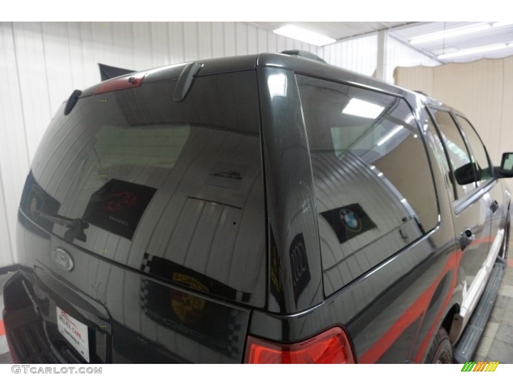2003 Expedition XLT 4x4 - Black Clearcoat / Flint Grey photo #89