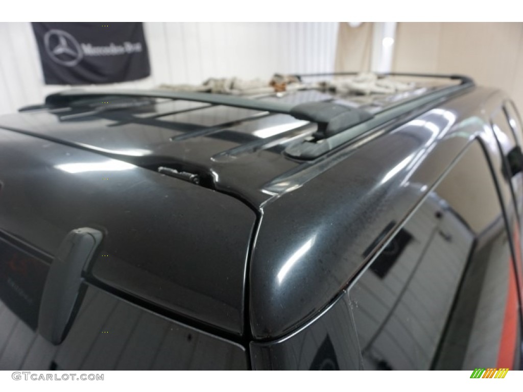 2003 Expedition XLT 4x4 - Black Clearcoat / Flint Grey photo #90