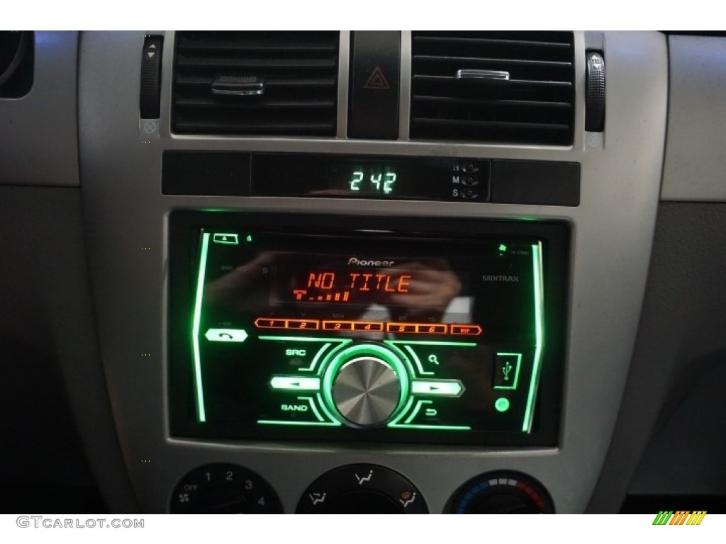 2004 Forenza S - Desert Green Metallic / Gray photo #34