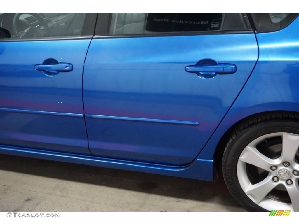 2005 MAZDA3 s Hatchback - Strato Blue Mica / Black/Blue photo #70