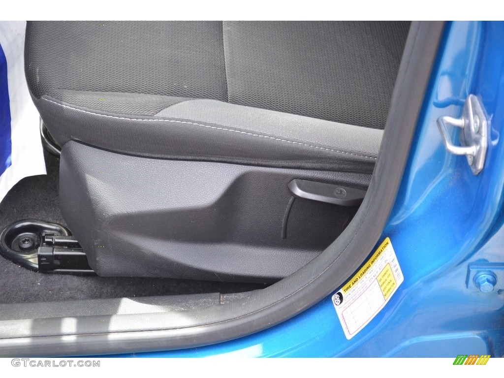 2014 Focus SE Sedan - Blue Candy / Charcoal Black photo #19