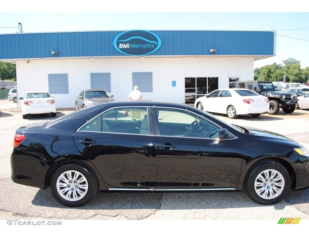 2014 Camry LE - Attitude Black Metallic / Ivory photo #6