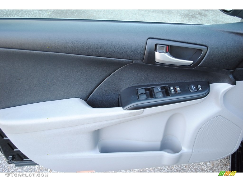 2014 Camry LE - Attitude Black Metallic / Ivory photo #10