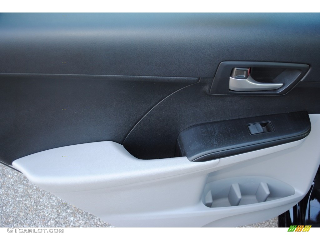 2014 Camry LE - Attitude Black Metallic / Ivory photo #18