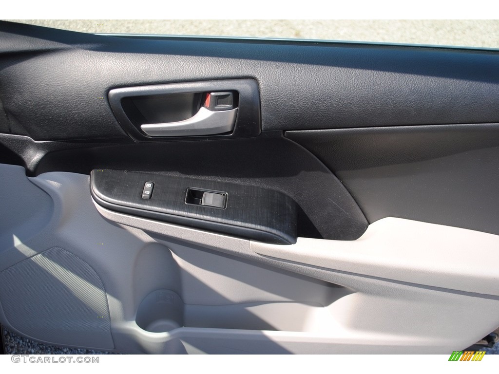 2014 Camry LE - Attitude Black Metallic / Ivory photo #22