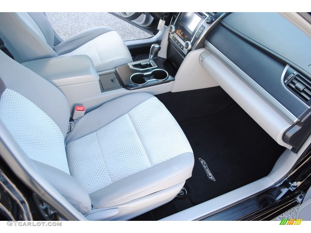 2014 Camry LE - Attitude Black Metallic / Ivory photo #23
