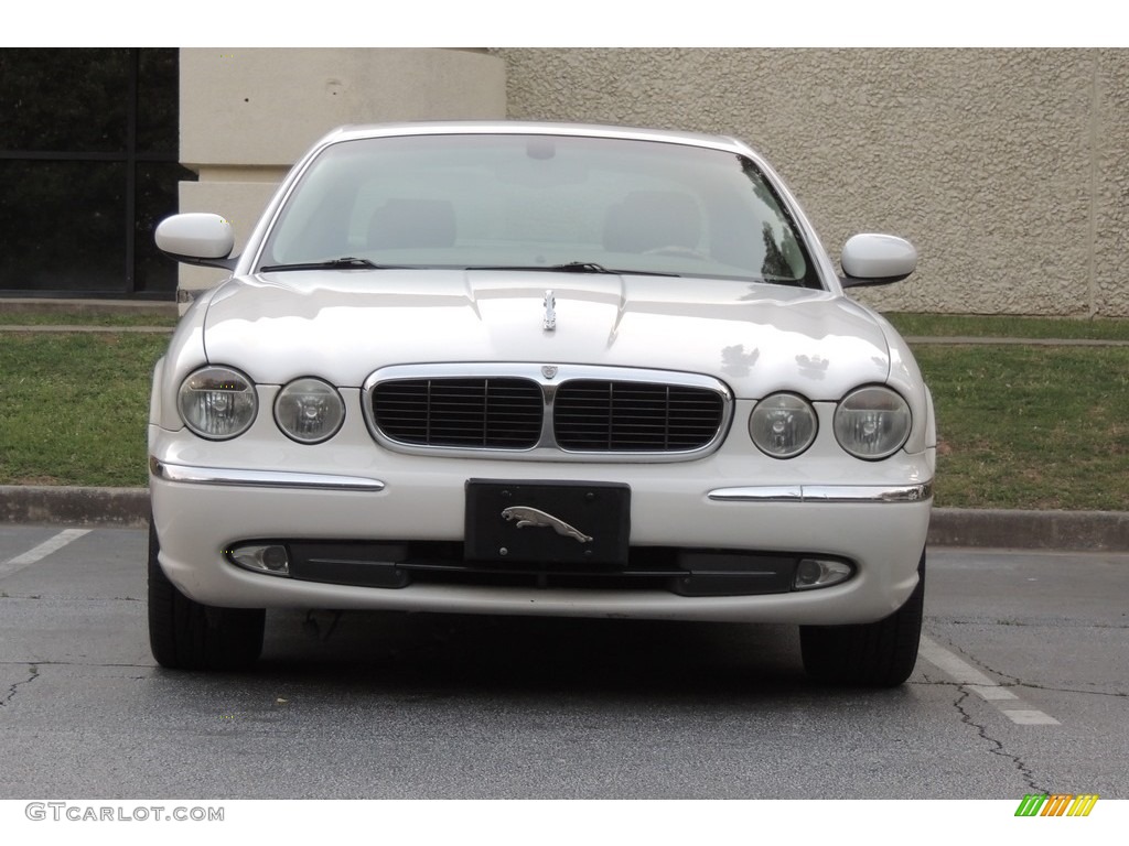 2004 XJ XJ8 - White Onyx / Sand photo #3