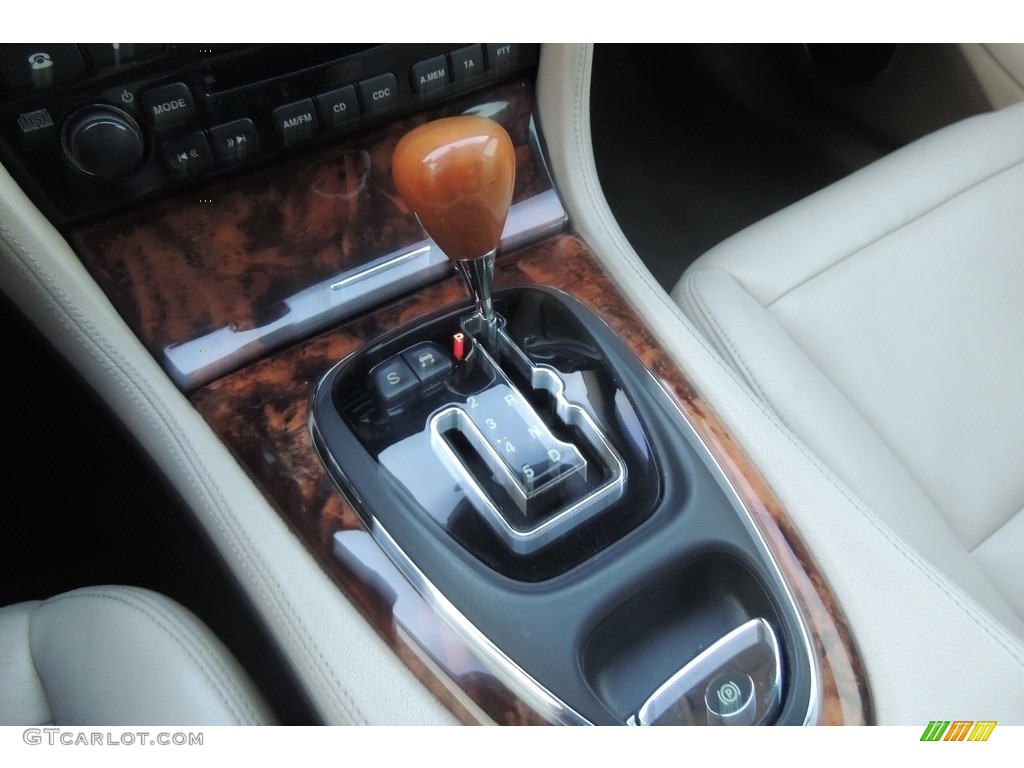 2004 XJ XJ8 - White Onyx / Sand photo #15