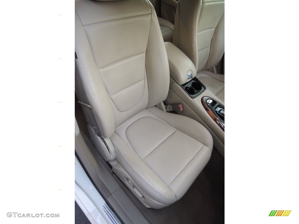2004 XJ XJ8 - White Onyx / Sand photo #19