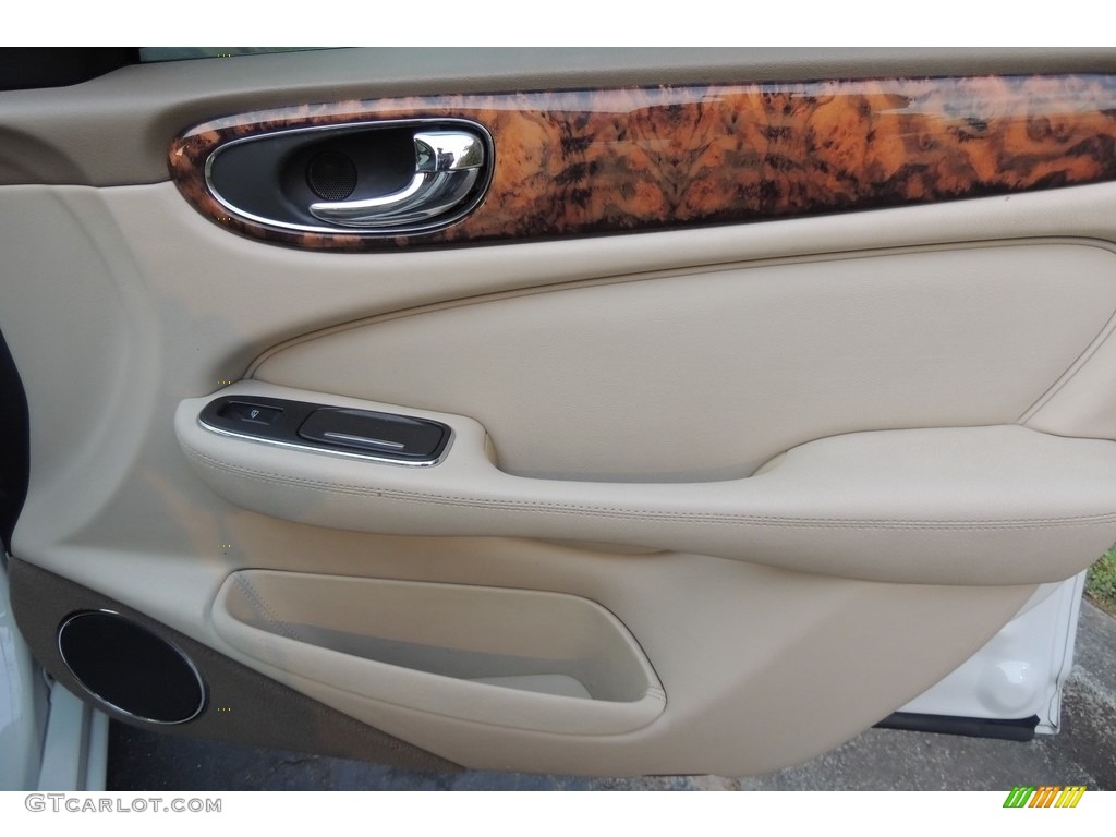 2004 XJ XJ8 - White Onyx / Sand photo #21