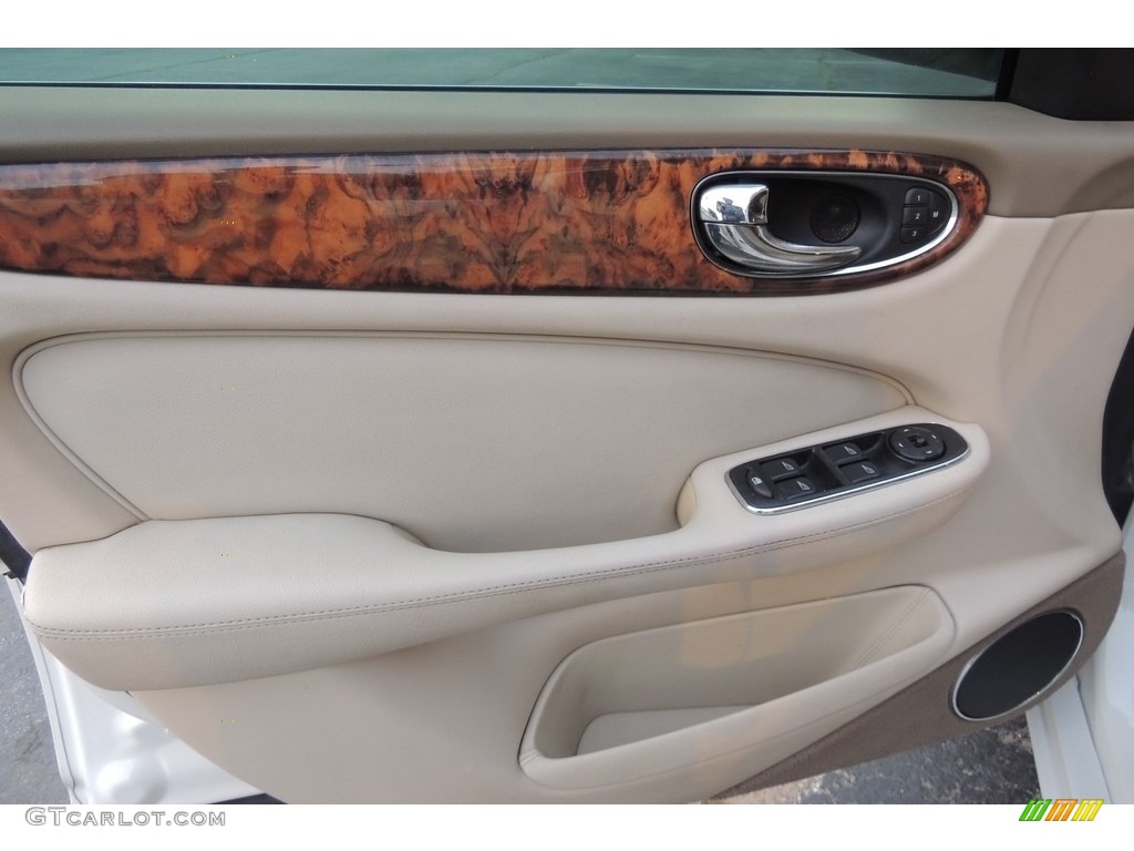 2004 XJ XJ8 - White Onyx / Sand photo #22