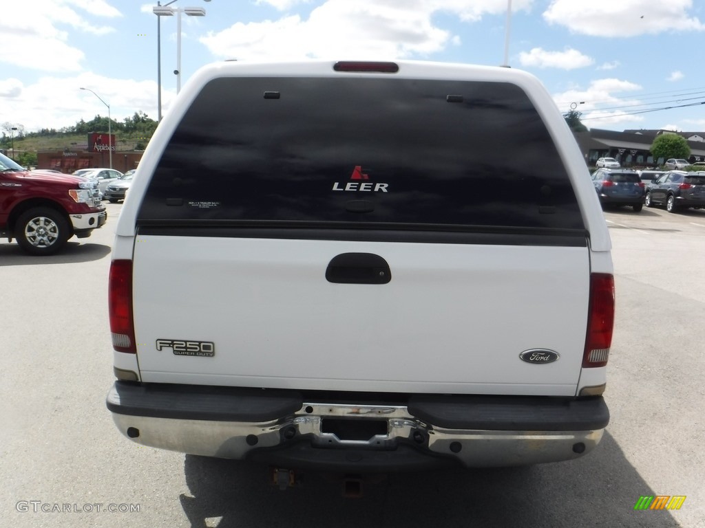 2004 F250 Super Duty Lariat Crew Cab 4x4 - Oxford White / Medium Parchment photo #12