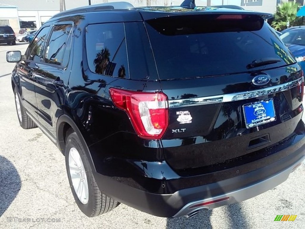 2017 Explorer XLT - Shadow Black / Ebony Black photo #22