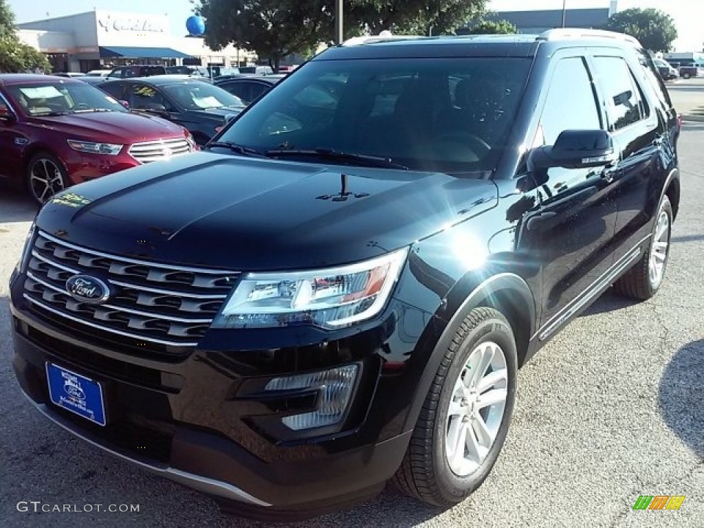 2017 Explorer XLT - Shadow Black / Ebony Black photo #23