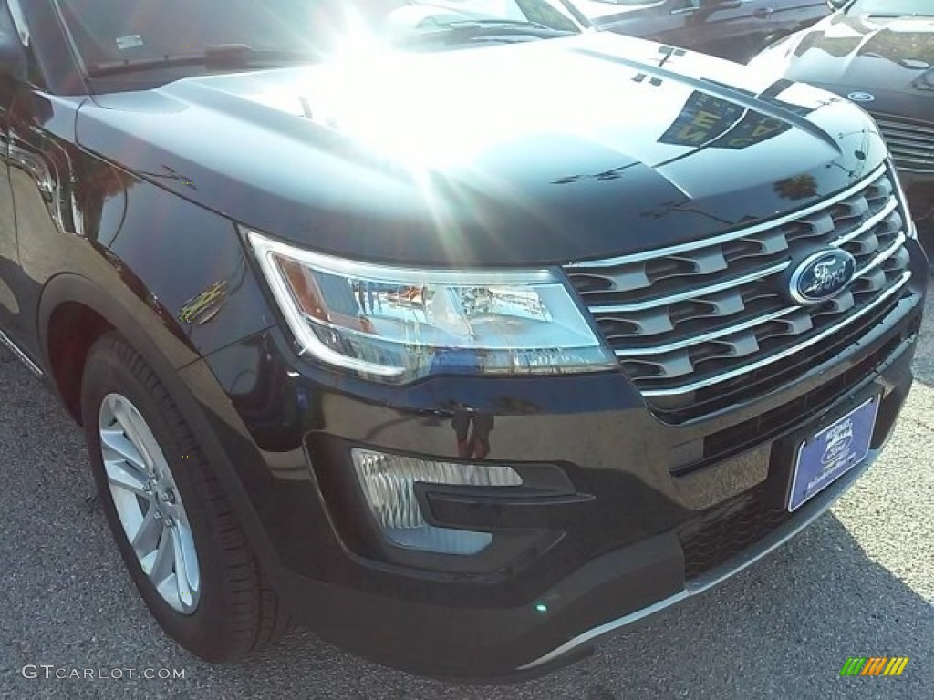 2017 Explorer XLT - Shadow Black / Ebony Black photo #27