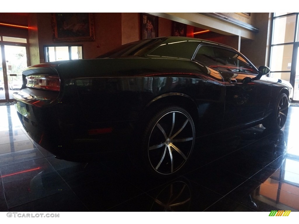 2010 Challenger SE - Brilliant Black Crystal Pearl / Dark Slate Gray photo #3