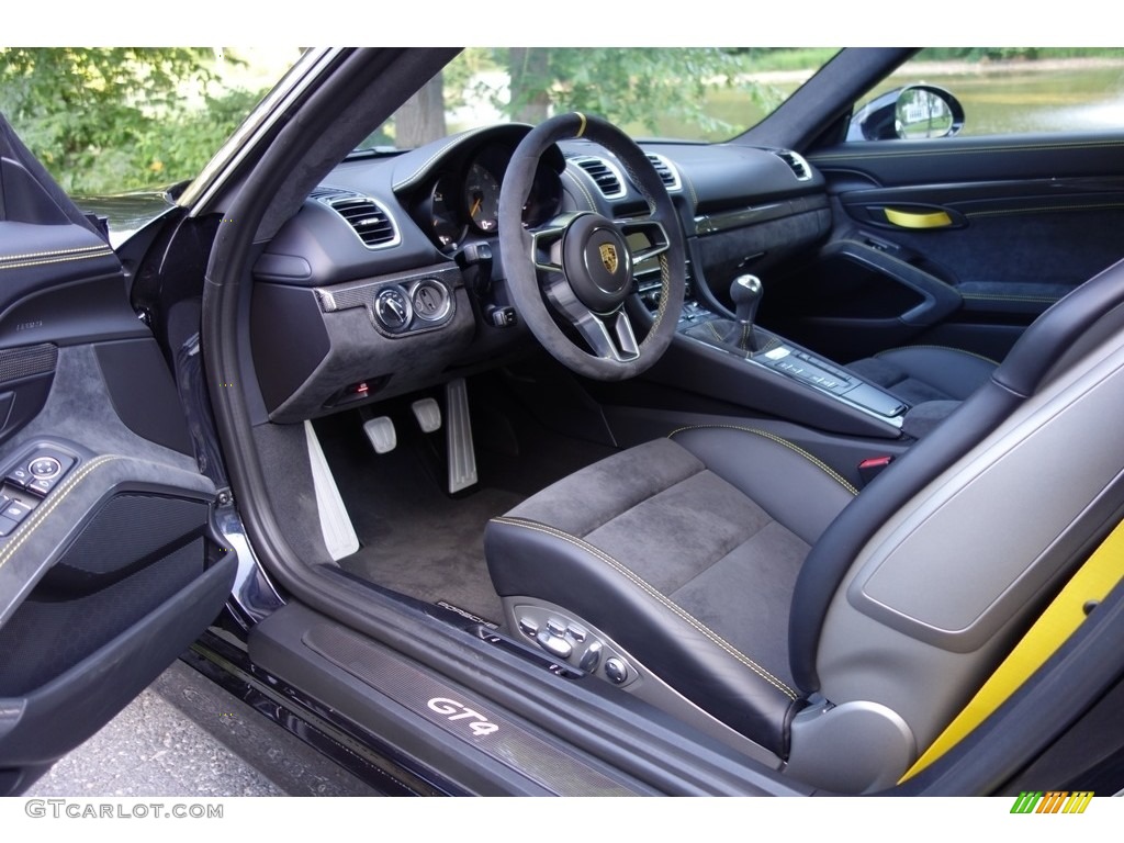 Black Interior 2016 Porsche Cayman GT4 Photo #114114508