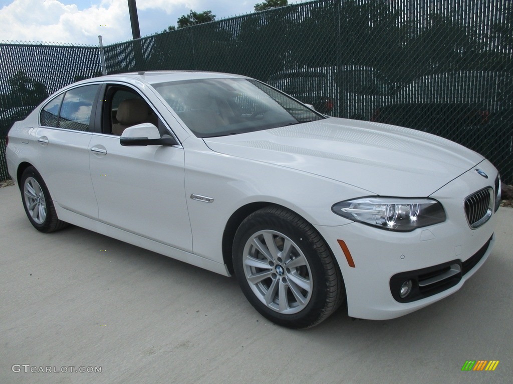 2016 5 Series 528i xDrive Sedan - Alpine White / Venetian Beige/Black photo #1