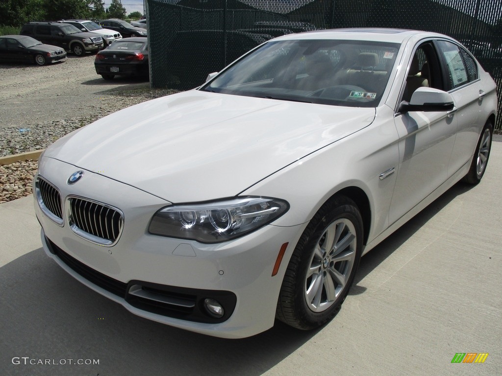 2016 5 Series 528i xDrive Sedan - Alpine White / Venetian Beige/Black photo #7