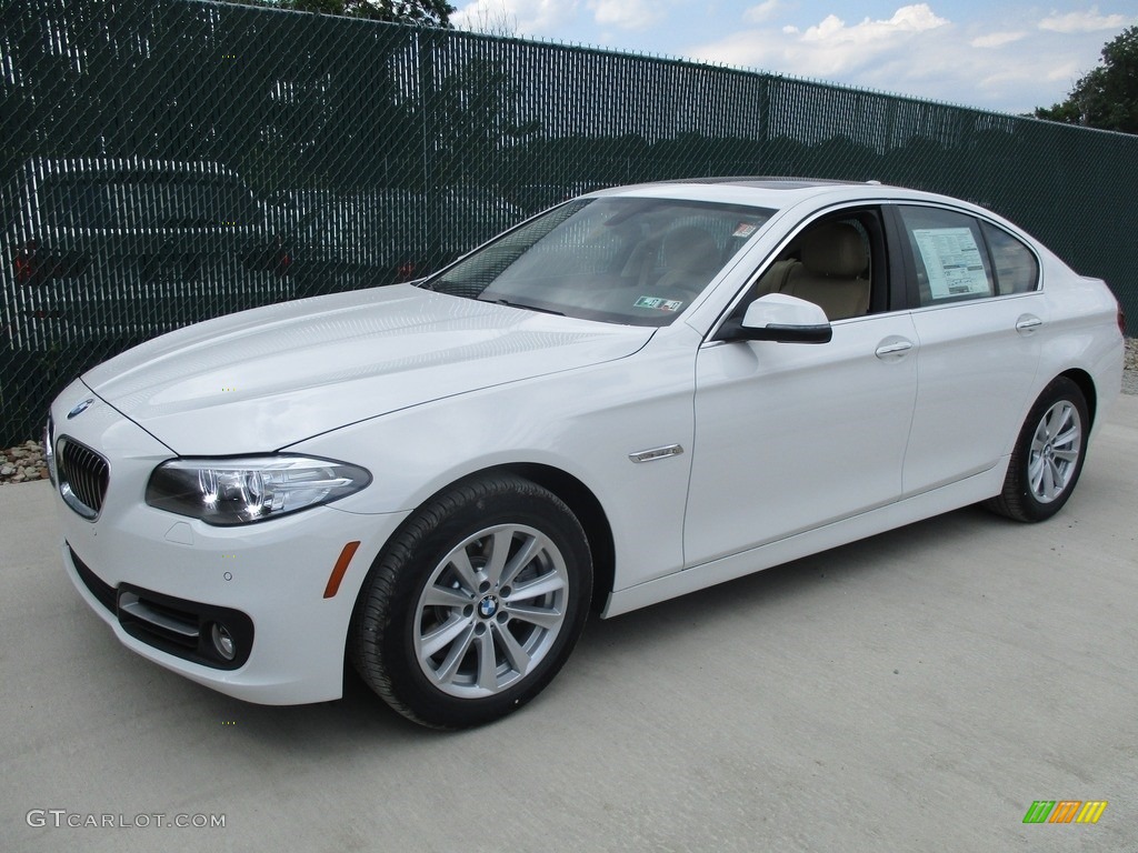 2016 5 Series 528i xDrive Sedan - Alpine White / Venetian Beige/Black photo #8