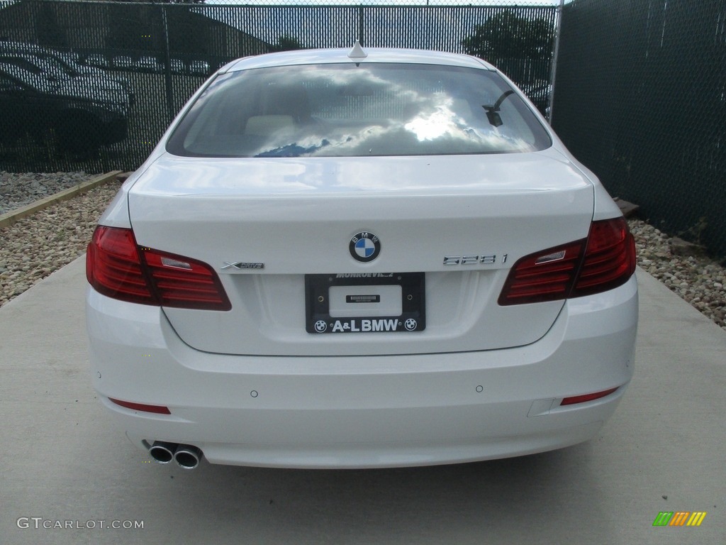 2016 5 Series 528i xDrive Sedan - Alpine White / Venetian Beige/Black photo #9
