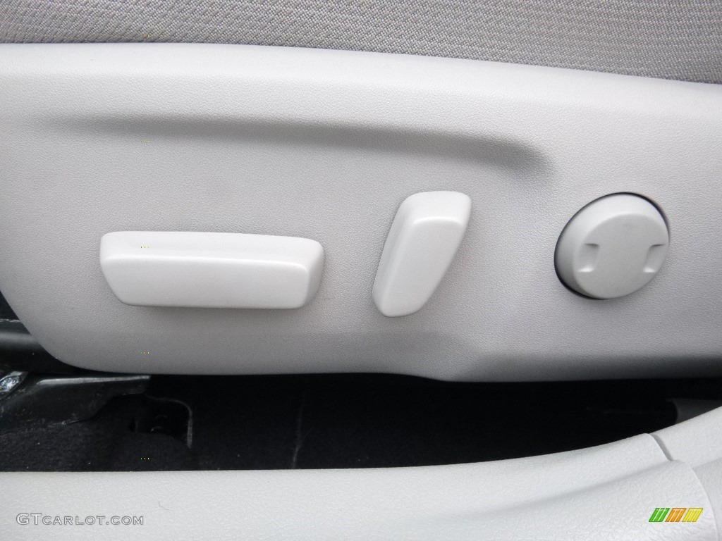 2014 Camry LE - Attitude Black Metallic / Ash photo #18