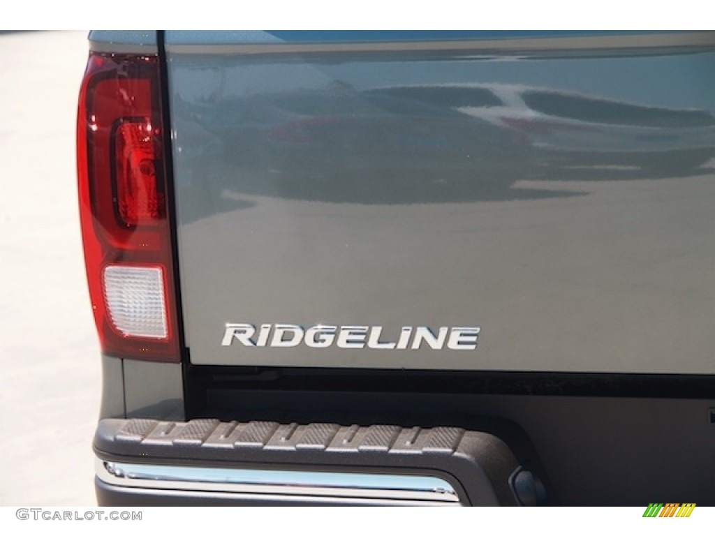 2017 Honda Ridgeline RTL-E AWD Marks and Logos Photo #114126823