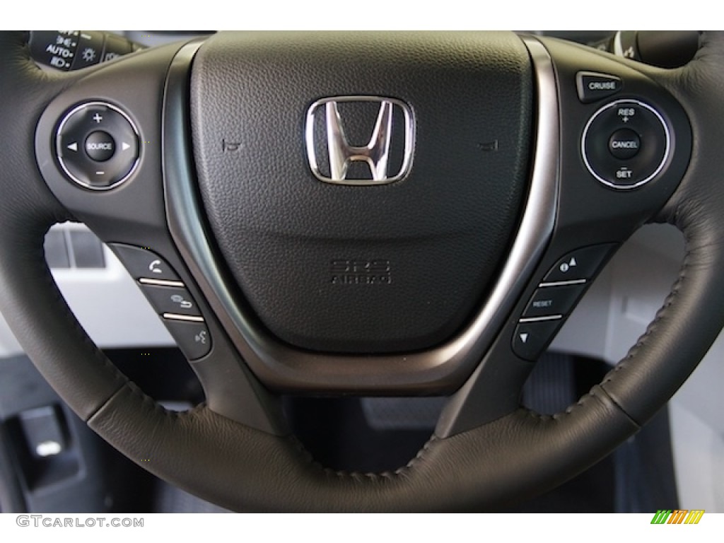 2017 Honda Ridgeline RTL Steering Wheel Photos