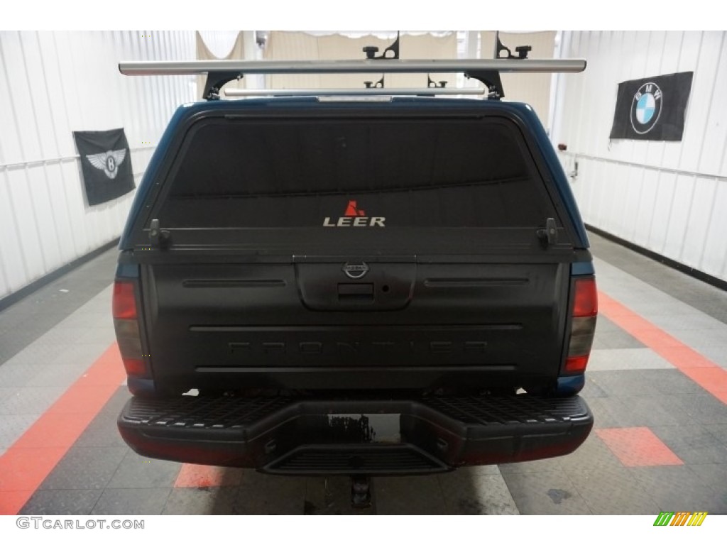 2004 Frontier XE V6 Crew Cab 4x4 - Electric Blue Metallic / Gray photo #9