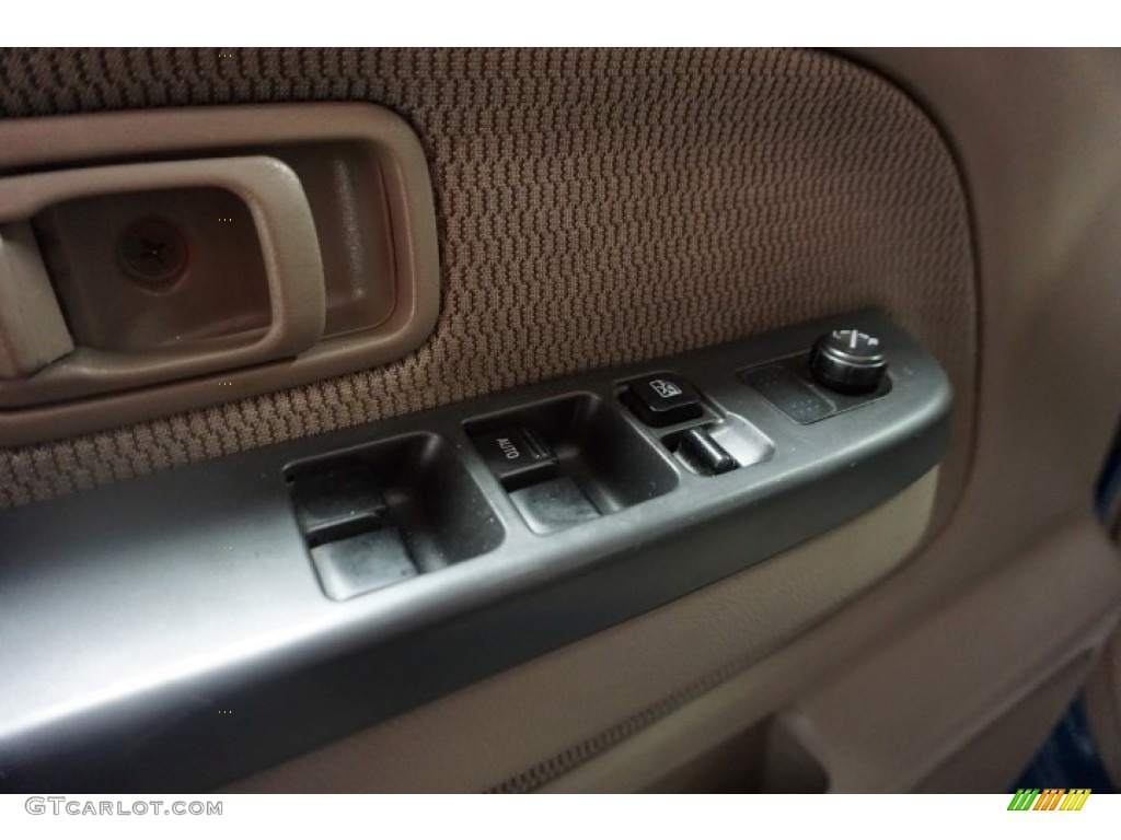 2004 Frontier XE V6 Crew Cab 4x4 - Electric Blue Metallic / Gray photo #13