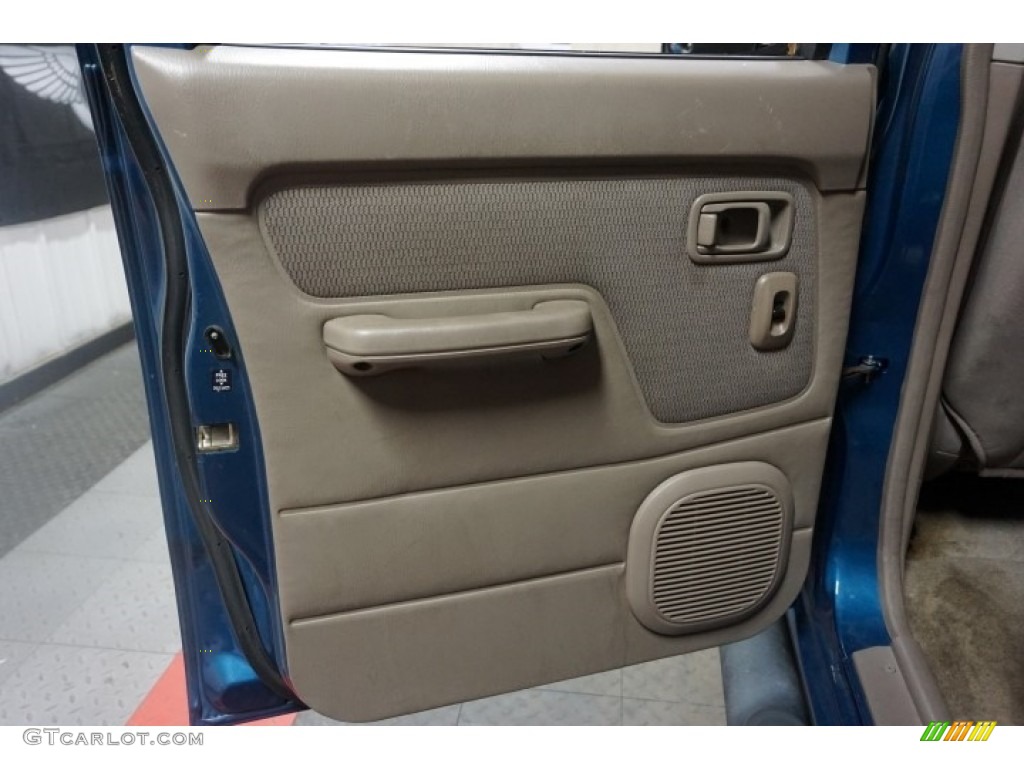 2004 Frontier XE V6 Crew Cab 4x4 - Electric Blue Metallic / Gray photo #15