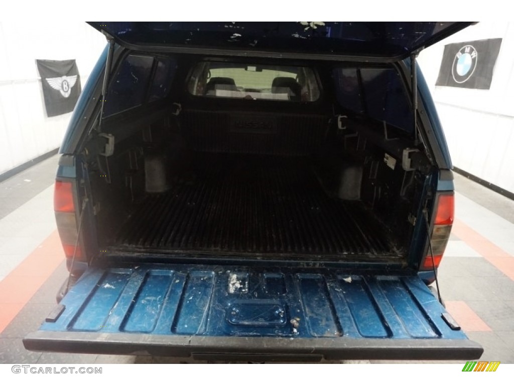 2004 Frontier XE V6 Crew Cab 4x4 - Electric Blue Metallic / Gray photo #20