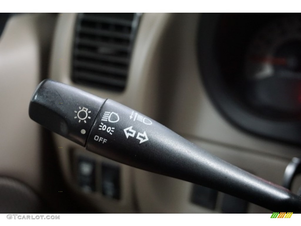 2004 Frontier XE V6 Crew Cab 4x4 - Electric Blue Metallic / Gray photo #28