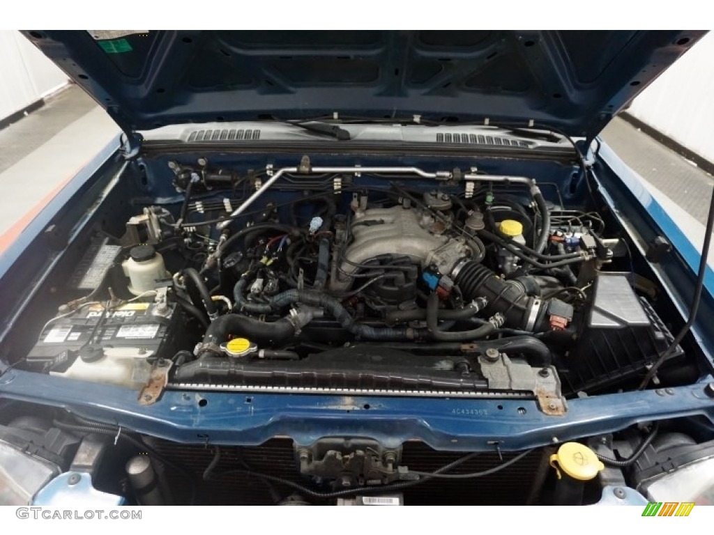 2004 Frontier XE V6 Crew Cab 4x4 - Electric Blue Metallic / Gray photo #42