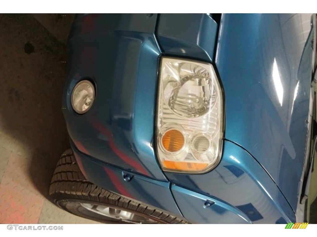 2004 Frontier XE V6 Crew Cab 4x4 - Electric Blue Metallic / Gray photo #46