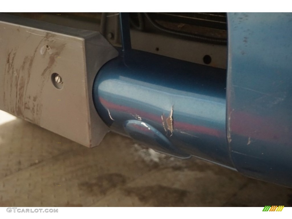 2004 Frontier XE V6 Crew Cab 4x4 - Electric Blue Metallic / Gray photo #49