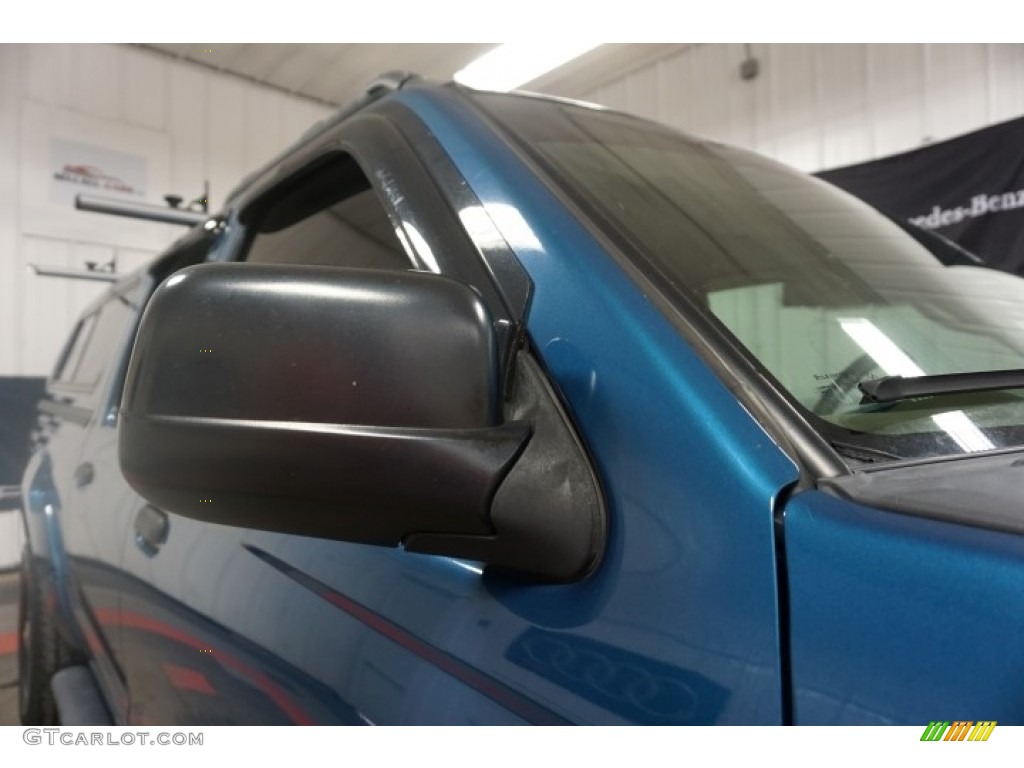 2004 Frontier XE V6 Crew Cab 4x4 - Electric Blue Metallic / Gray photo #55