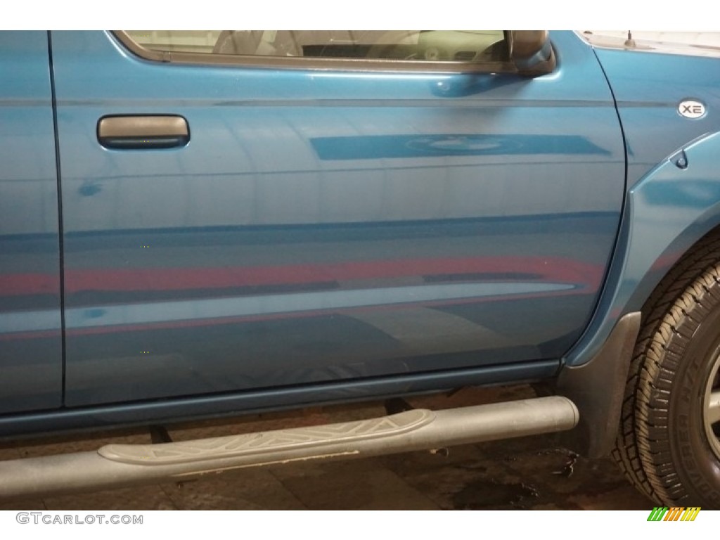 2004 Frontier XE V6 Crew Cab 4x4 - Electric Blue Metallic / Gray photo #57