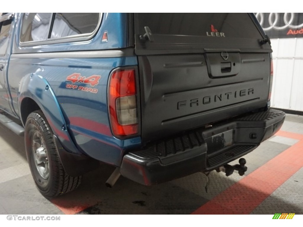 2004 Frontier XE V6 Crew Cab 4x4 - Electric Blue Metallic / Gray photo #65