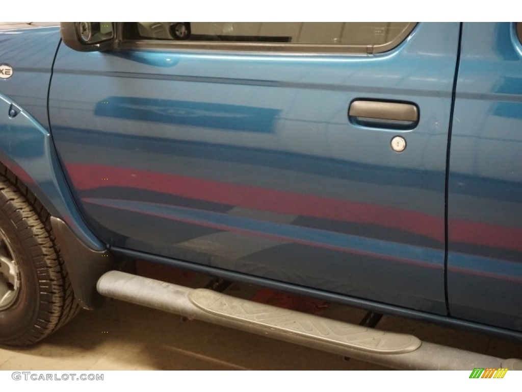 2004 Frontier XE V6 Crew Cab 4x4 - Electric Blue Metallic / Gray photo #72