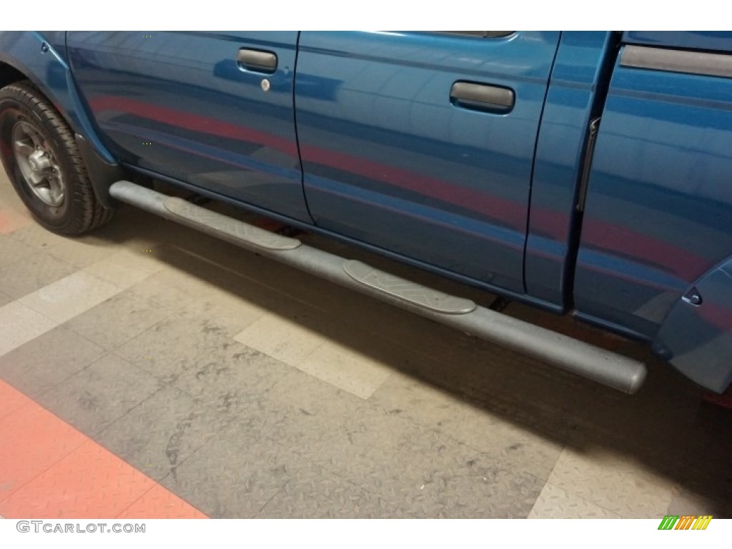 2004 Frontier XE V6 Crew Cab 4x4 - Electric Blue Metallic / Gray photo #73