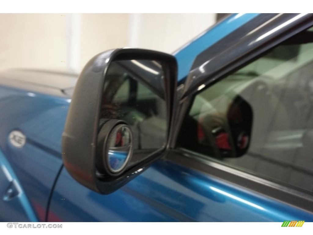 2004 Frontier XE V6 Crew Cab 4x4 - Electric Blue Metallic / Gray photo #75