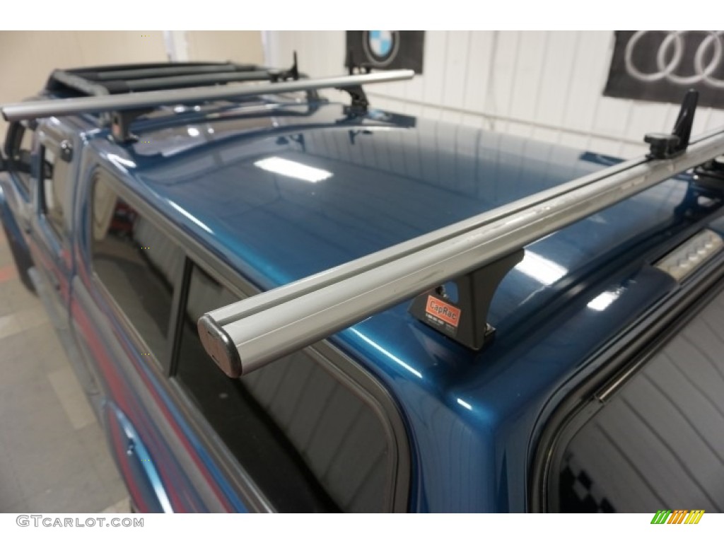 2004 Frontier XE V6 Crew Cab 4x4 - Electric Blue Metallic / Gray photo #82