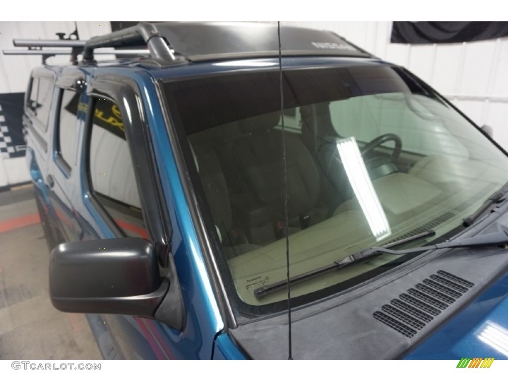 2004 Frontier XE V6 Crew Cab 4x4 - Electric Blue Metallic / Gray photo #85