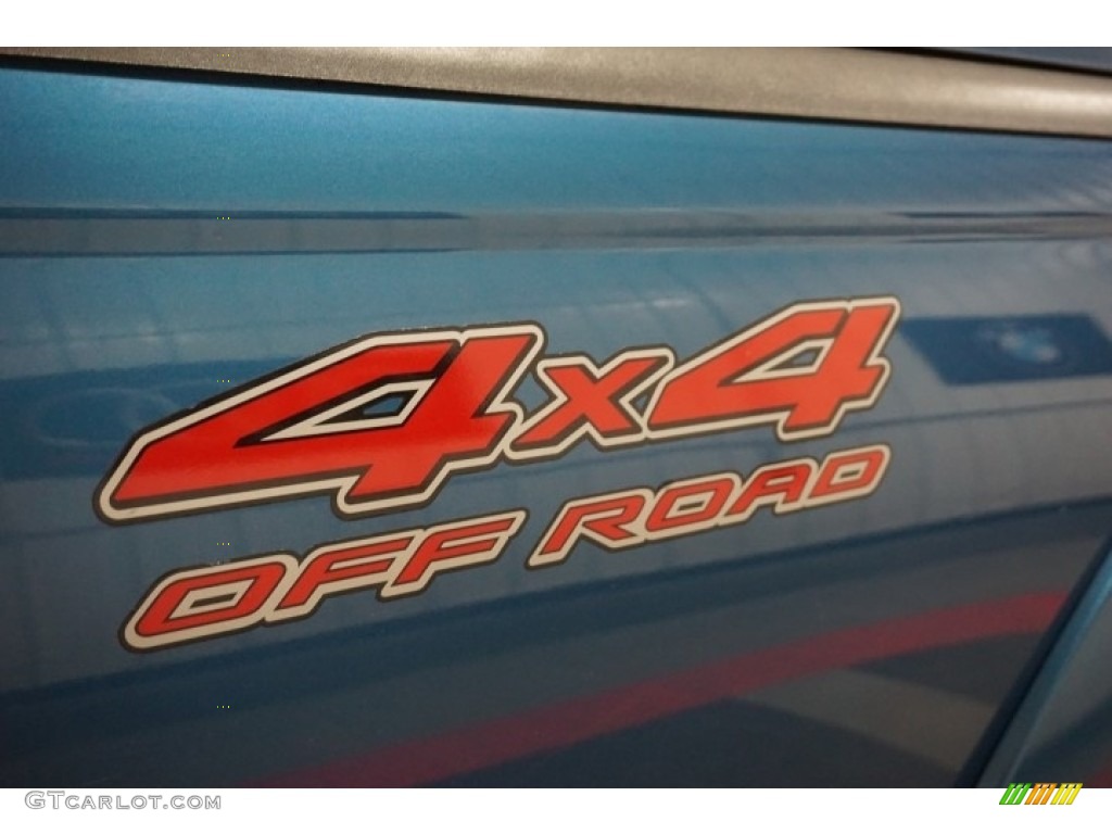 2004 Frontier XE V6 Crew Cab 4x4 - Electric Blue Metallic / Gray photo #87