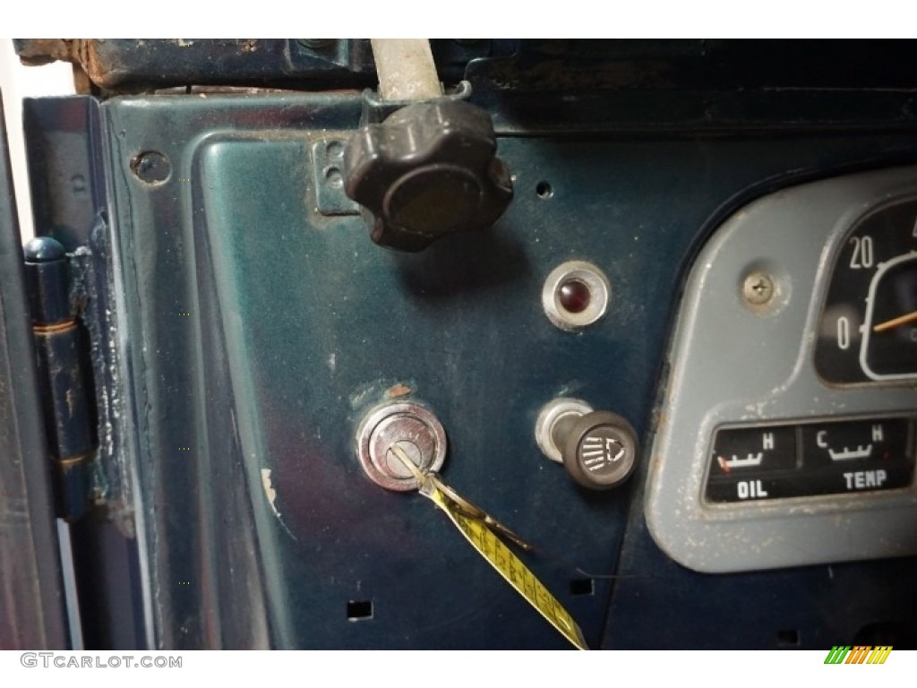 1970 Toyota Land Cruiser FJ40 Controls Photo #114175522