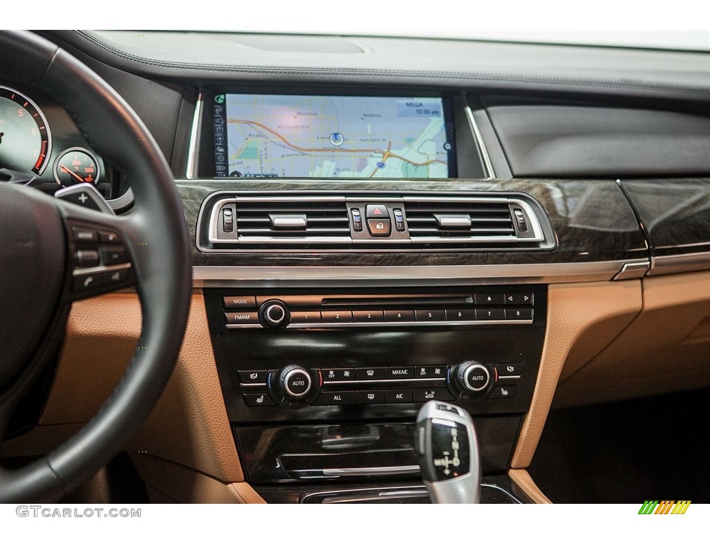 2013 BMW 7 Series 740i Sedan Controls Photo #114199110