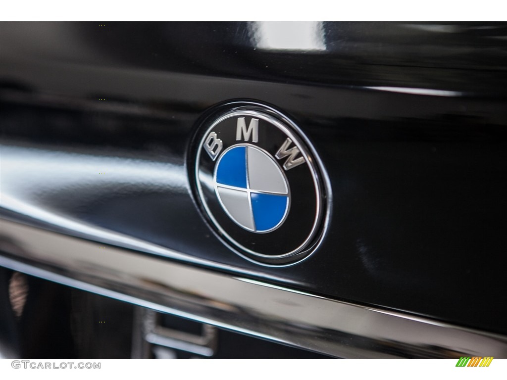 2013 BMW 7 Series 740i Sedan Marks and Logos Photos