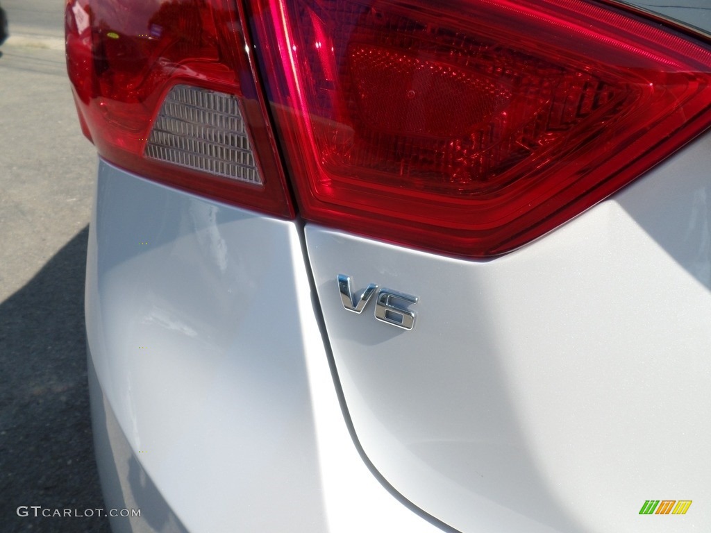 2017 Impala LT - Iridescent Pearl Tricoat / Jet Black/Dark Titanium photo #10